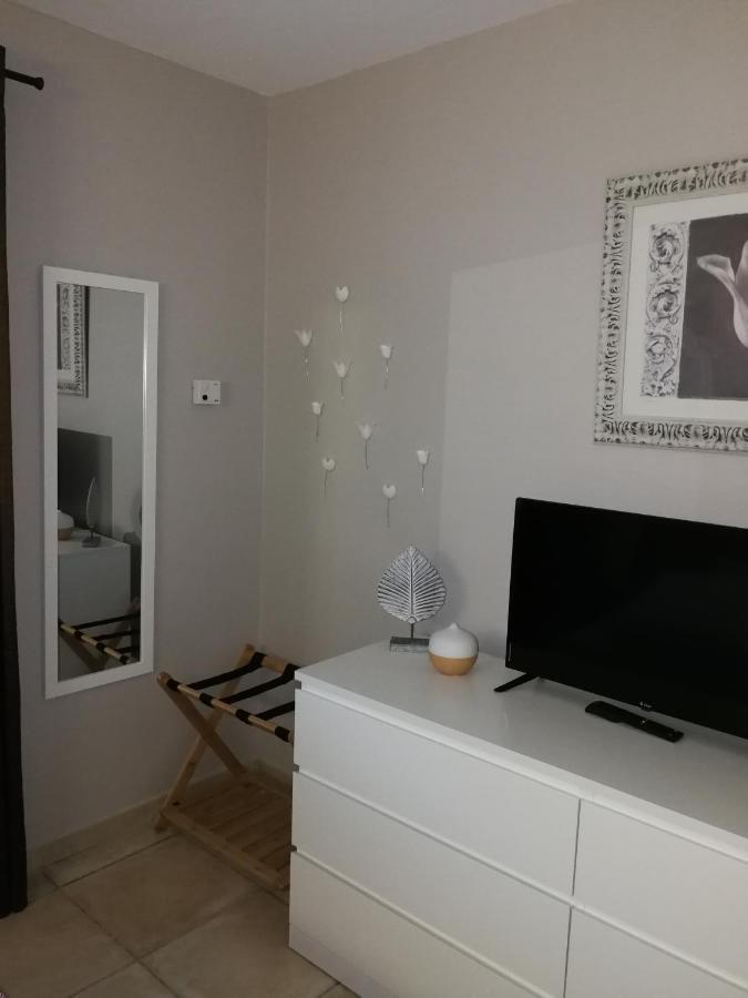 Au Doux Repos Bed and Breakfast Lucbardez-et-Bargues Εξωτερικό φωτογραφία